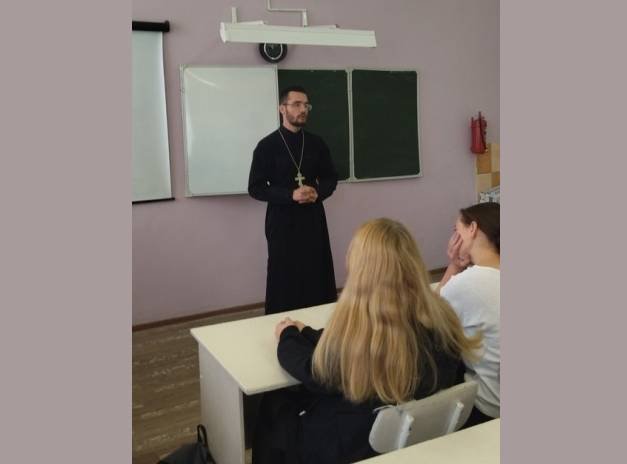 В Агаповском районе священник – участник Общественного Совета при ОМВД провел беседу со школьниками об угрозе экстремизма